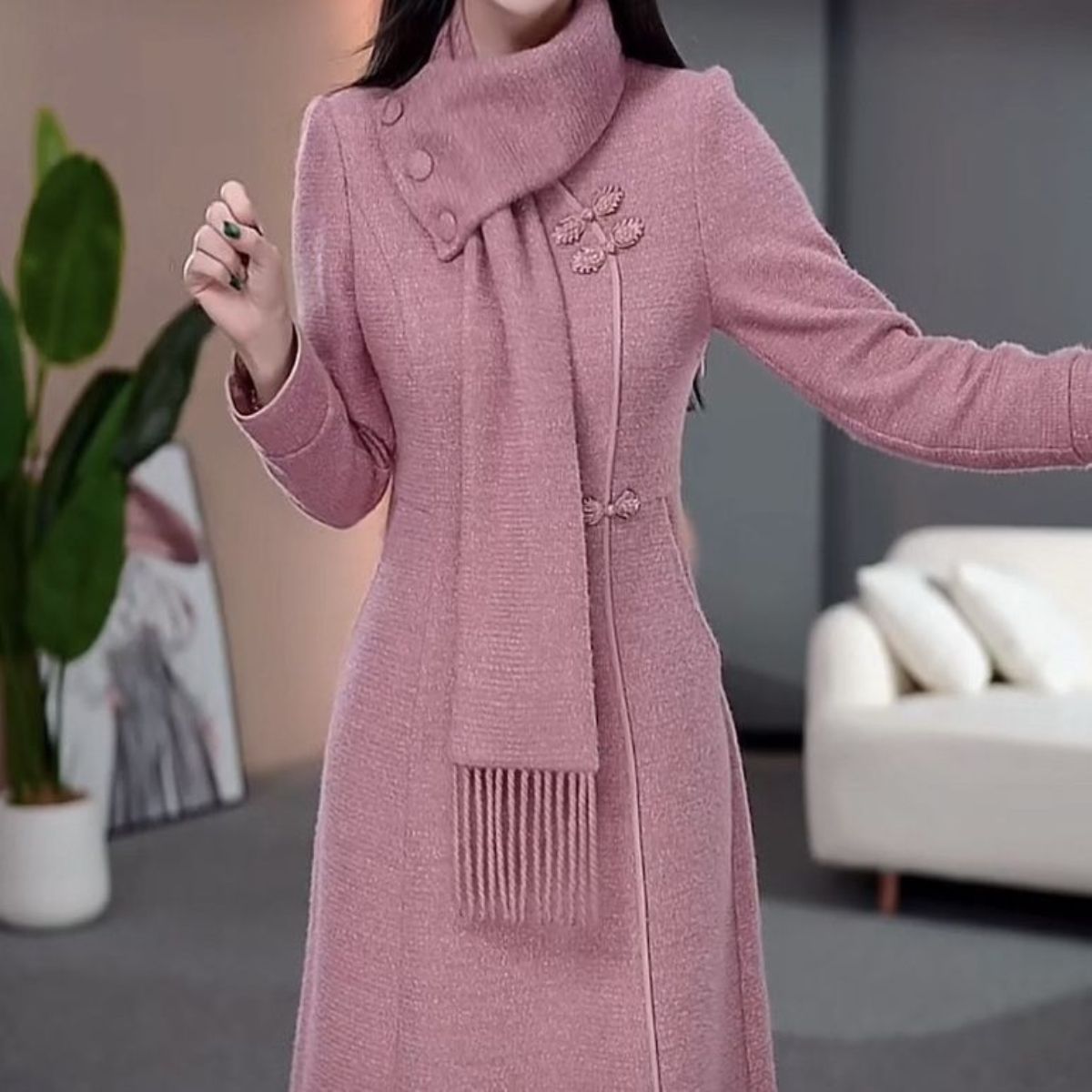 2025冬季新款高档加厚雪花绒改良版旗袍连衣裙减龄复古围巾领裙子