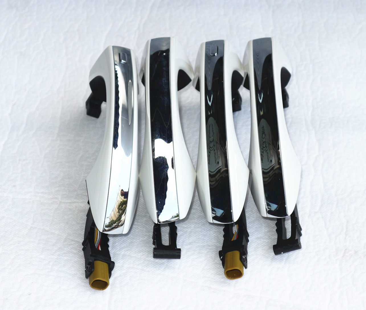 上汽大众新朗逸PLUS 车门外拉手带亮条 带电感外拉手 原装件