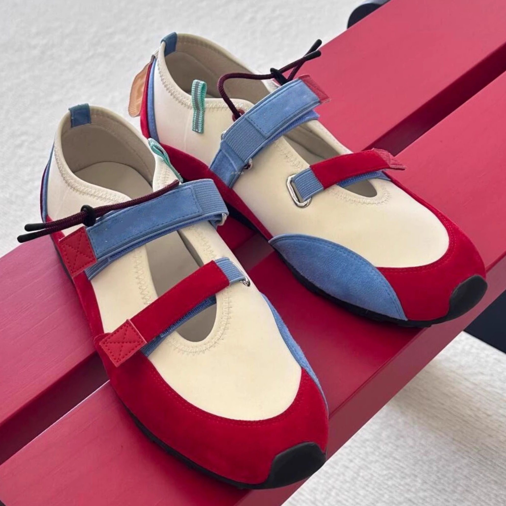 拼色芭蕾舞鞋2026春夏新款浅口百搭圆头魔术贴平底玛丽珍运动鞋女,女鞋,时尚芭蕾鞋,淘宝优惠券,粉丝福利购,淘宝优惠卷