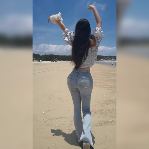 高腰微喇显瘦显高百搭牛仔裤