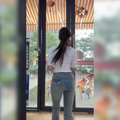 简约百搭修身微喇牛仔裤四季
