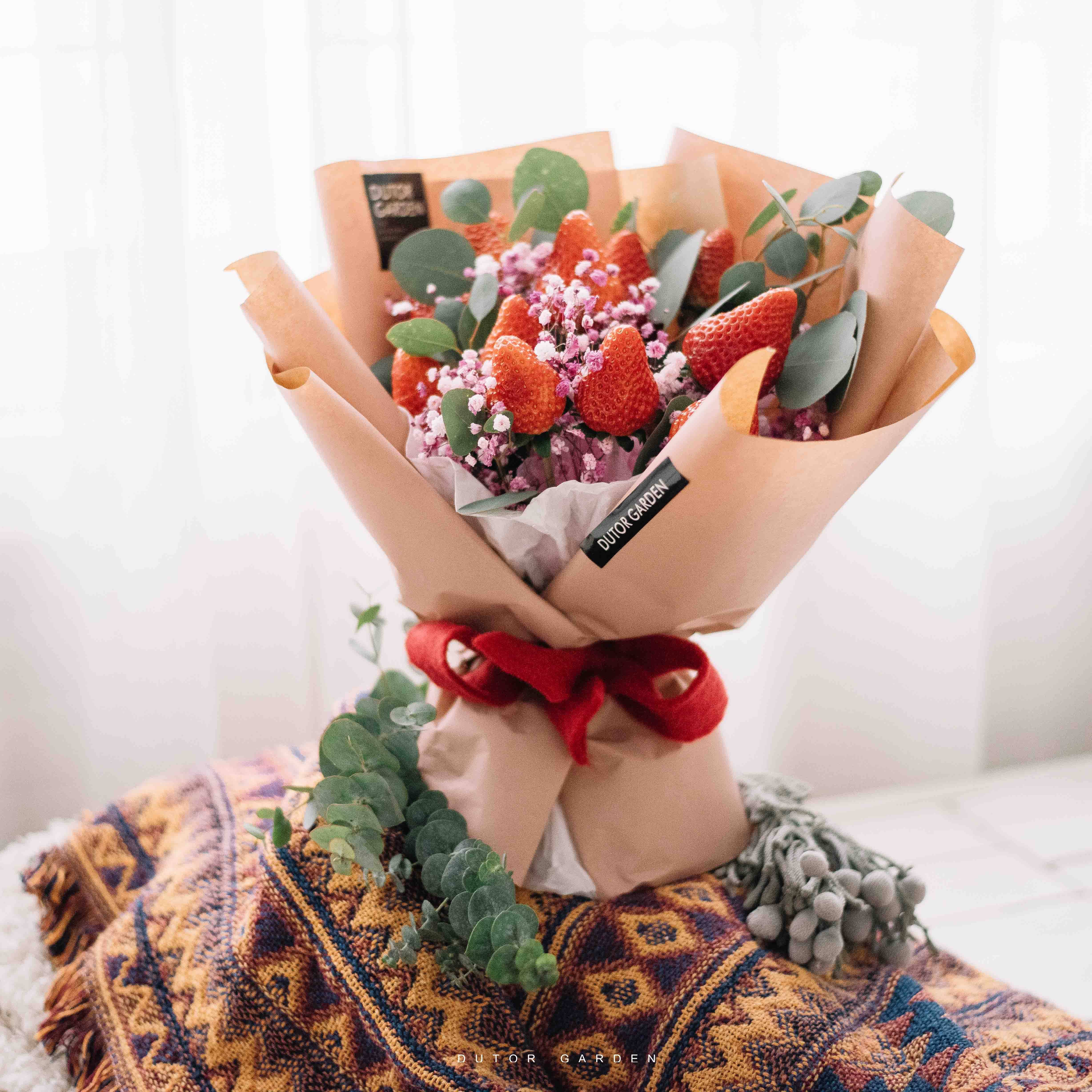 草莓花束鲜花女人节礼物送女友闺蜜生日礼物西安同城速递