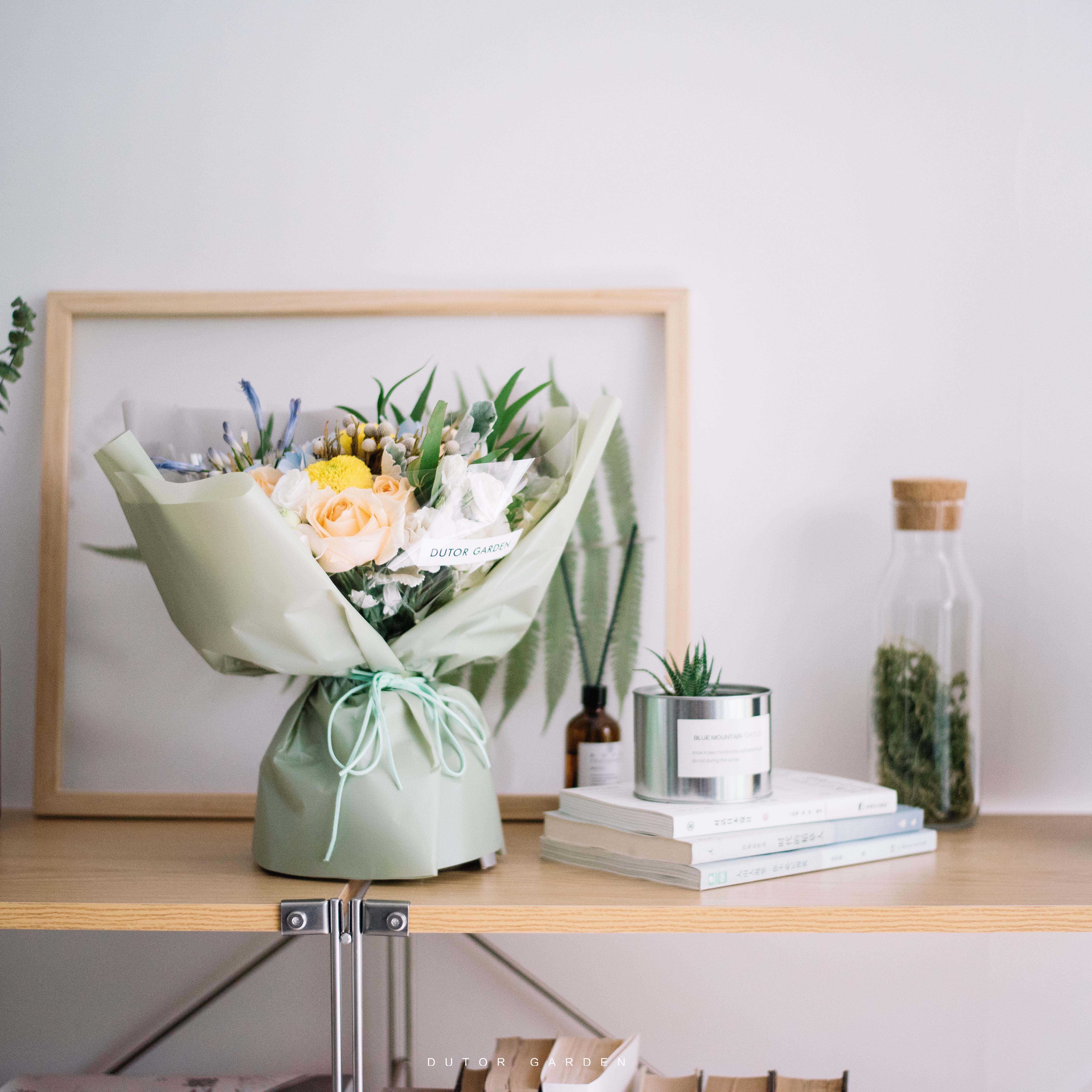 清新淡雅香槟玫瑰绣球鲜花花束生日礼物西安同城配送