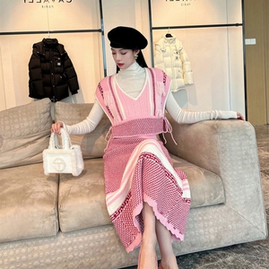 Nancy小景家时髦博主INS风 云柔感纯羊毛 撞色针织马甲/半裙套装