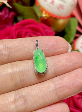 缅甸翡翠A货正品 阳绿色福瓜吊坠 镶嵌18 K金搭配钻石时尚百搭款