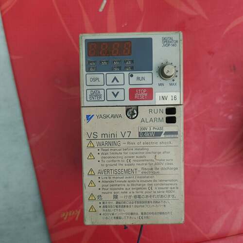 可维修安川变频器 CIMR-V7AT20P4 ，0.4kw，220议价