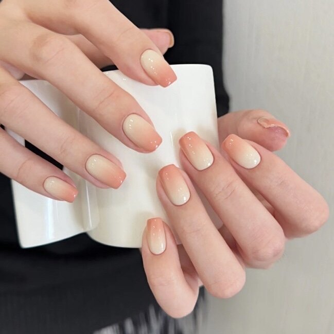 黛慕琳手工穿戴甲水蜜桃粉色渐变布丁奶白美甲贴片显白气质可拆卸