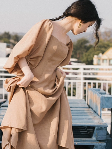 Приталенный корсет, дизайнерская длинная юбка, платье, 2023, тренд сезона, квадратный вырез