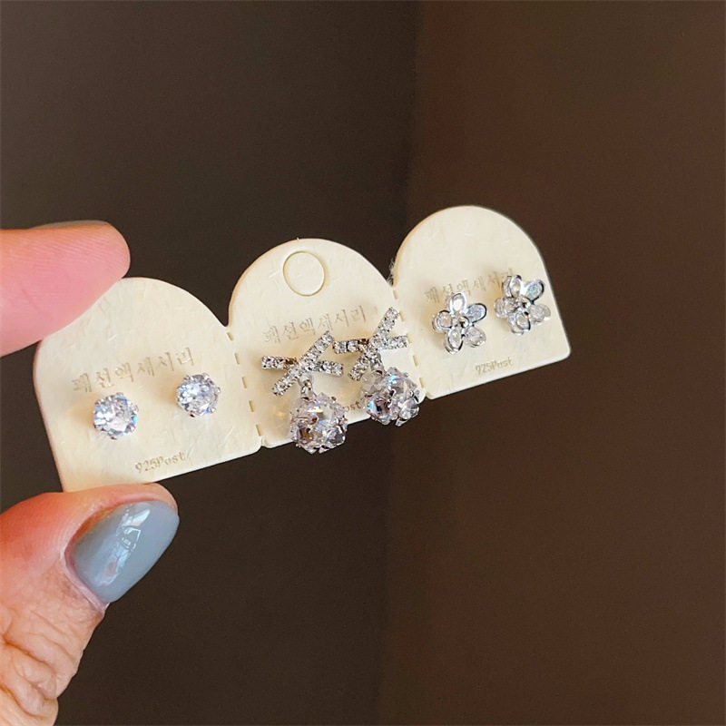 小众设计感蝴蝶结锆石玲珑球小耳钉日常通勤精致锆石养耳洞耳饰品
