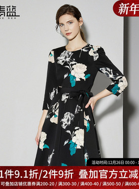 海青蓝印花连衣裙女2025秋季新款气质减龄黑色圆领收腰a字裙子