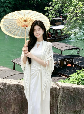 新中式旗袍披肩外搭女新款搭配裙子春夏季白色针织流苏披风斗篷