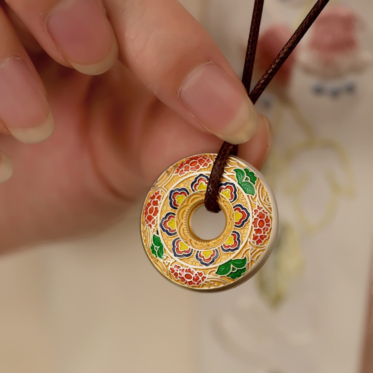 足银999描金平安扣新中式国风珐琅彩牡丹花项链毛衣链吊坠配饰