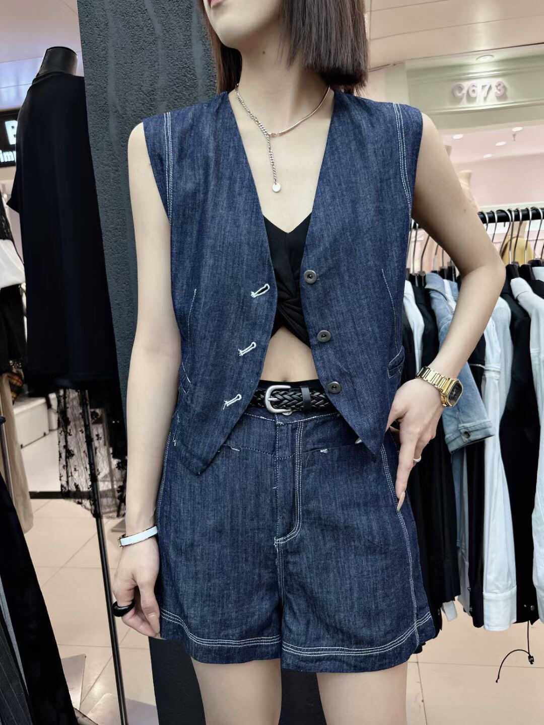 欧洲站2024小众设计夏季时尚V领无袖马甲+短裤牛仔套装洋气两件套
