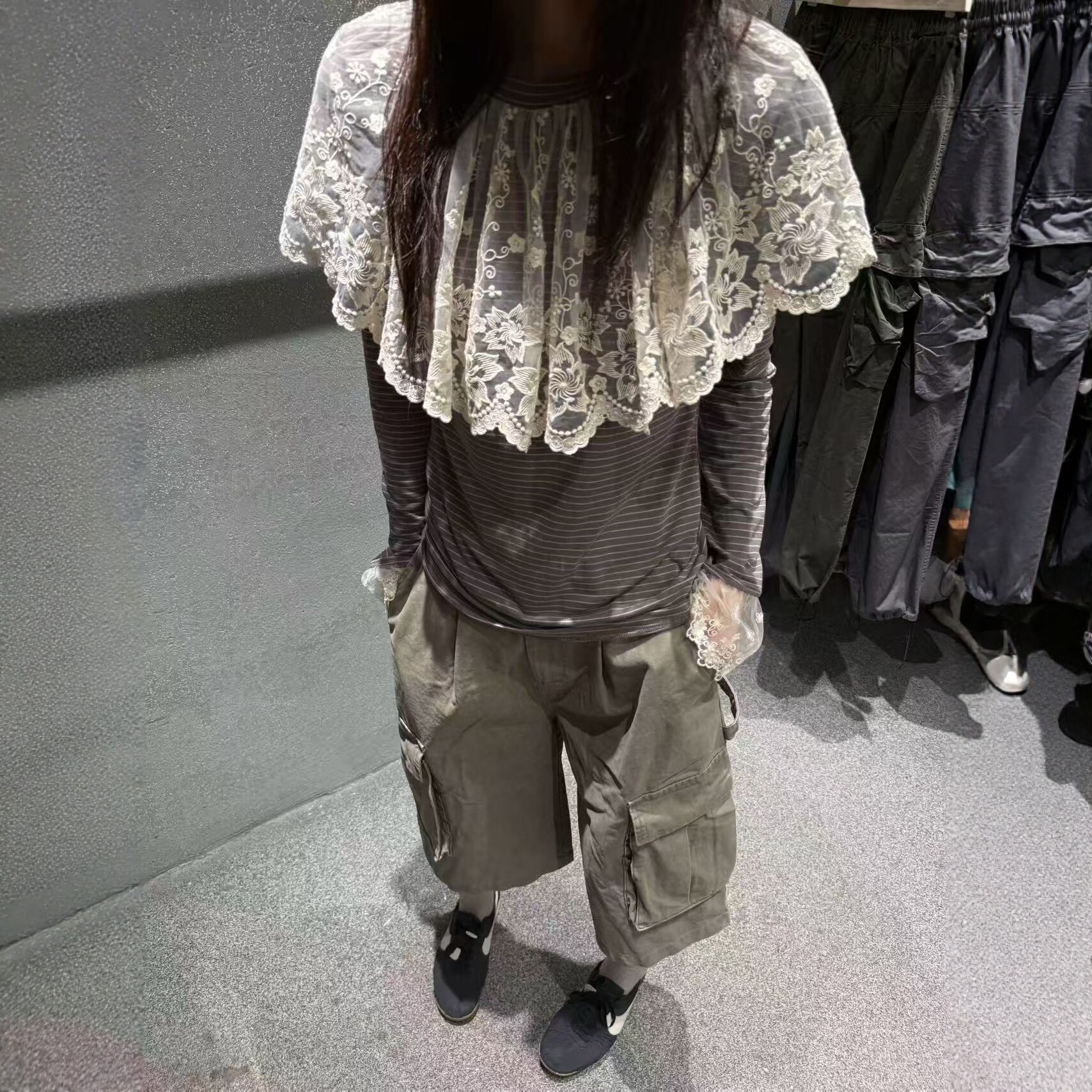 韩系设计感蕾丝拼荷叶边T恤上衣