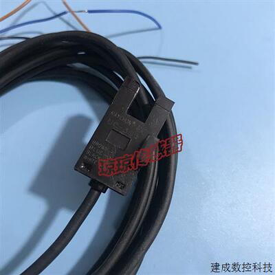 议价RAYCHON瑞强UC-303 UC-305小型凹形槽型光电开关感测器