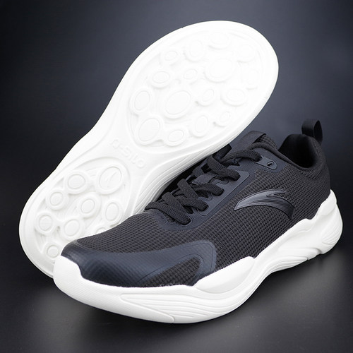 安踏综训鞋轻便柔软透气