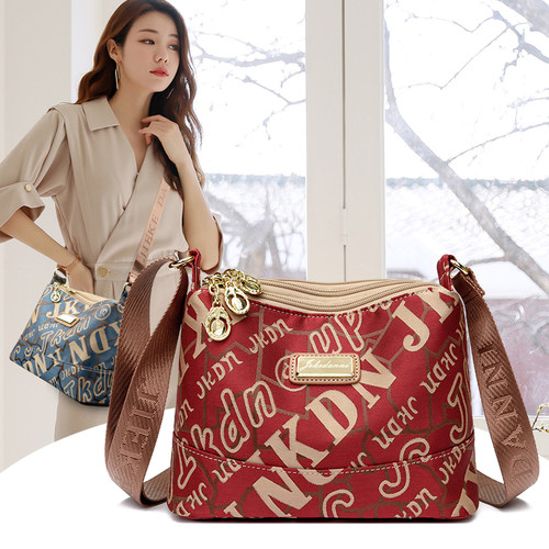 中老年女牛津布斜挎休闲妈妈包