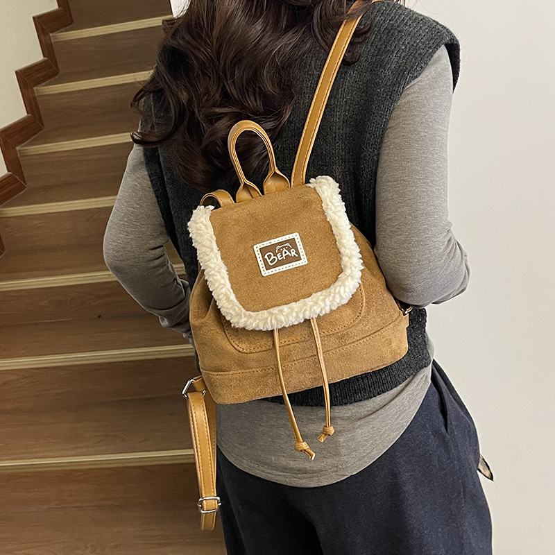 休闲小众设计绒面女双肩包