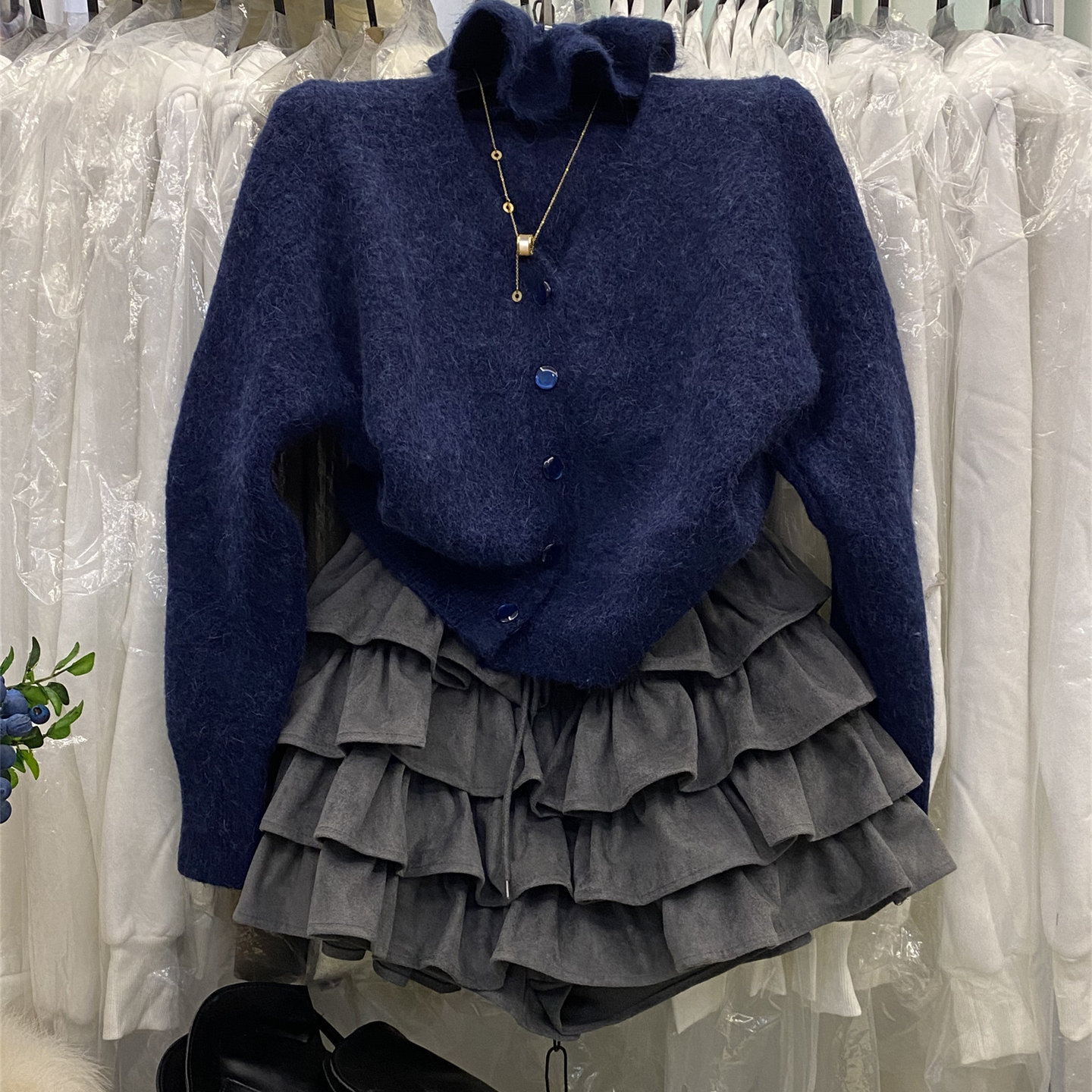 V领长袖针织开衫软糯毛衣外套女