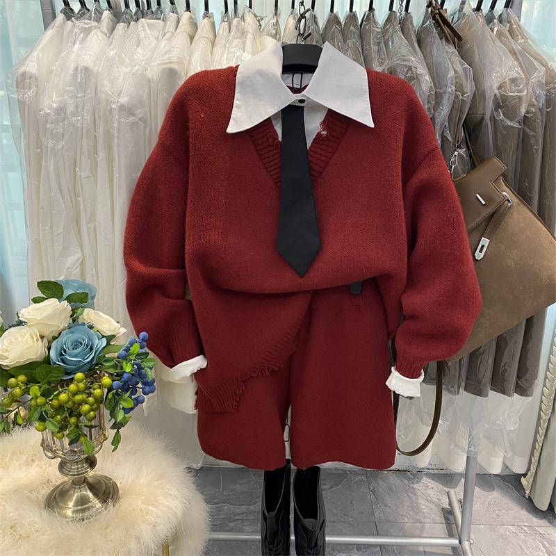 韩系学院风设计感假两件拼接衬衫领下摆毛边毛衣搭配毛线短裤套装