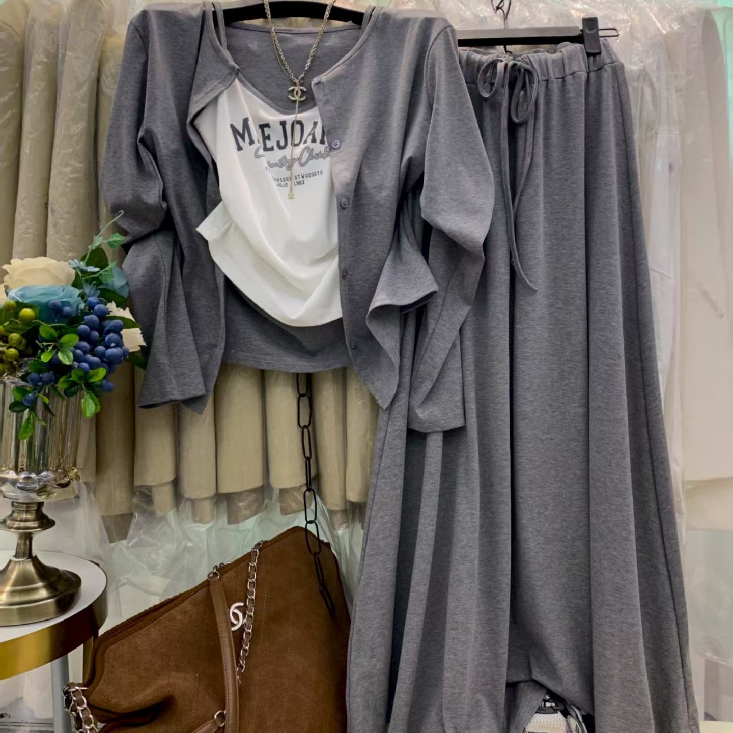 2025秋季新款韩系穿搭一整套高级感吊带长袖开衫配A字长裙三件套,女装/女士精品,时尚套装,淘宝优惠券,粉丝福利购,淘宝优惠卷