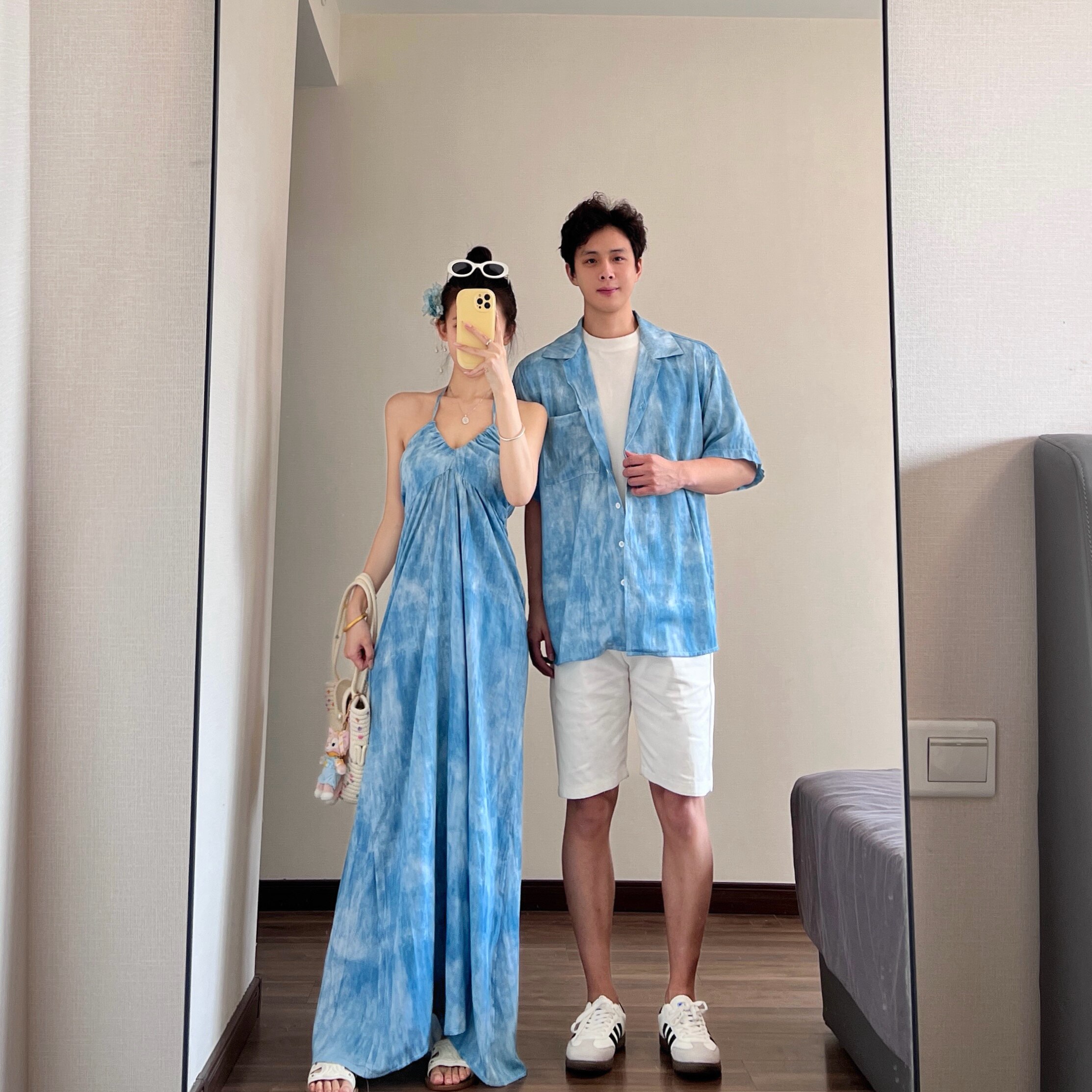 情侣装2026夏季蓝色扎染挂脖吊带连衣裙海边度假沙滩裙一裙一衣