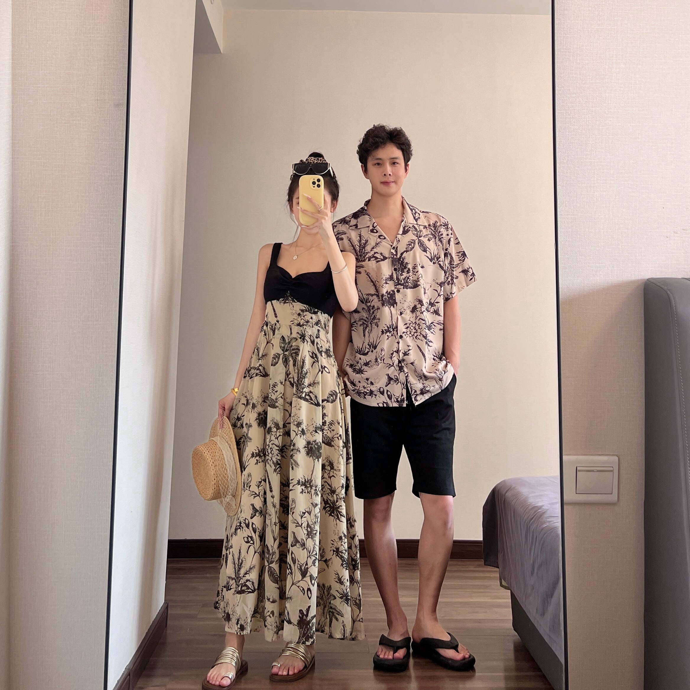 海边沙滩情侣装夏季水墨画风收腰吊带连衣裙显瘦旅游度假出游穿搭