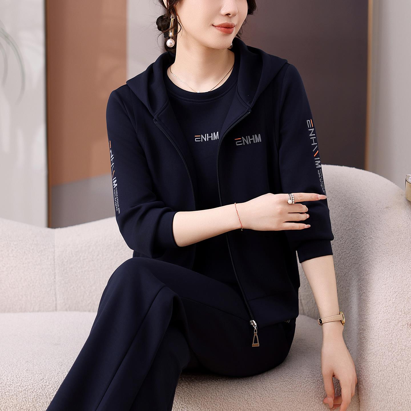 时尚女士连帽休闲运动服套装女春秋2025年新款拉链开衫卫衣三件套