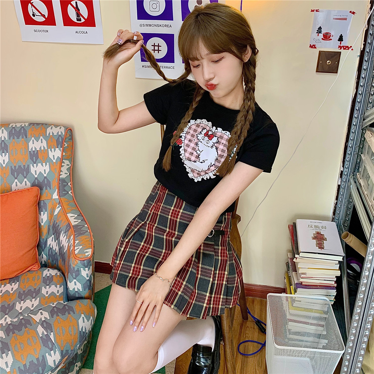 Real price ghost horse girl steal heart thief short cat black T-shirt + leather button plaid skirt