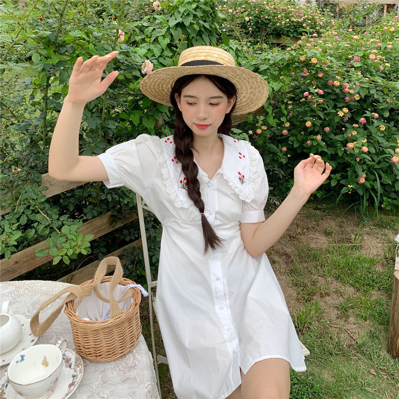 Real price French Vintage V-neck embroidery waist down show thin temperament first love dress