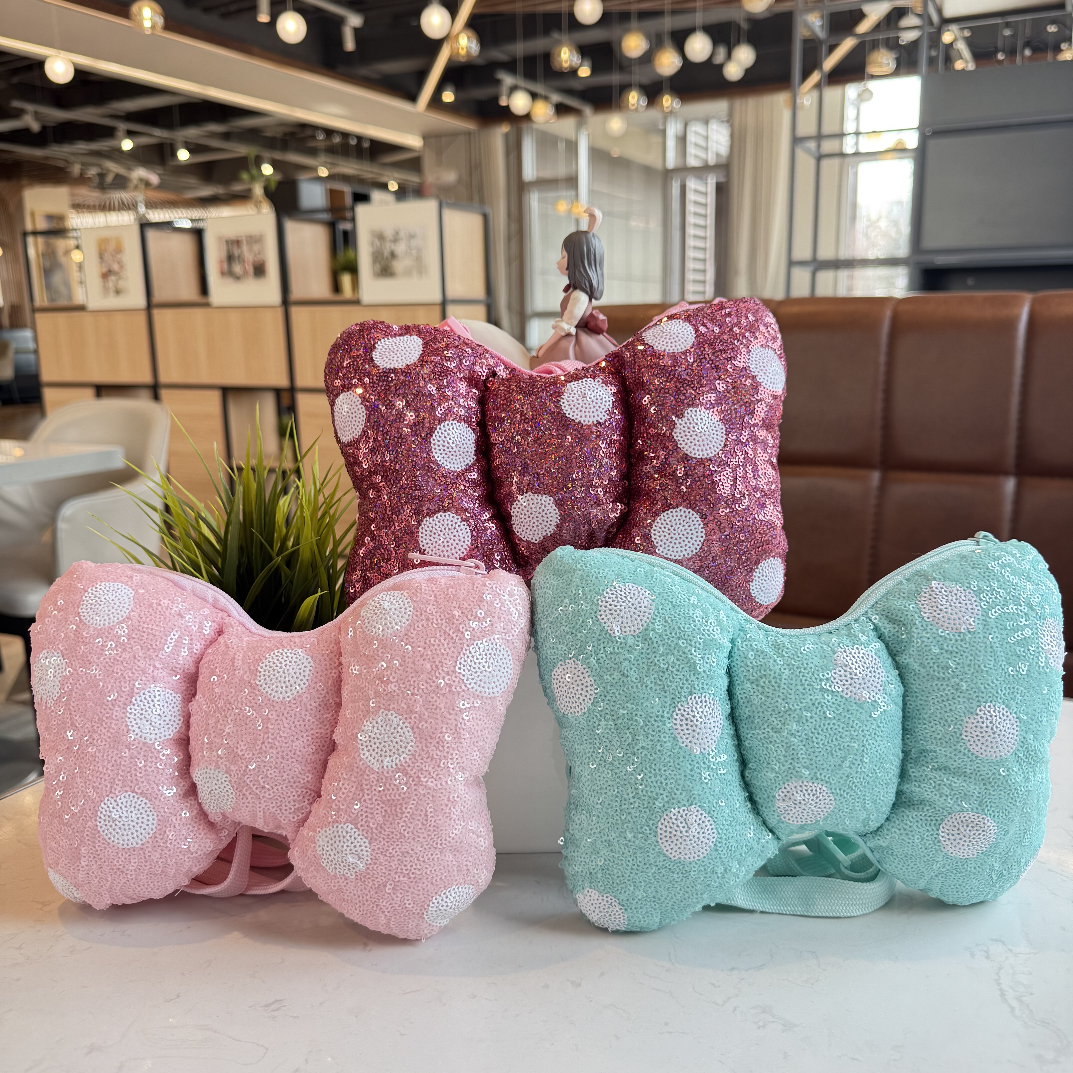 香港迪*尼乐园 25年米妮日Minnie糖果粉色蝴蝶结亮片斜挎包