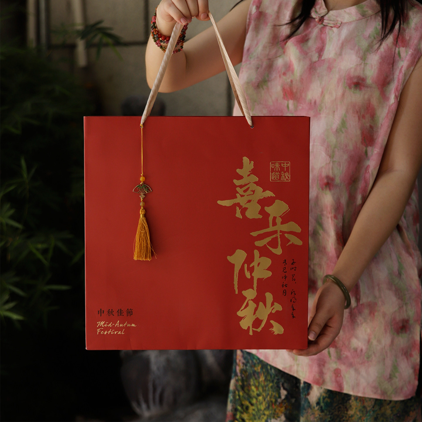 2026红色月饼礼盒简约中秋手提月饼包装盒子8粒国风画纸盒空盒子