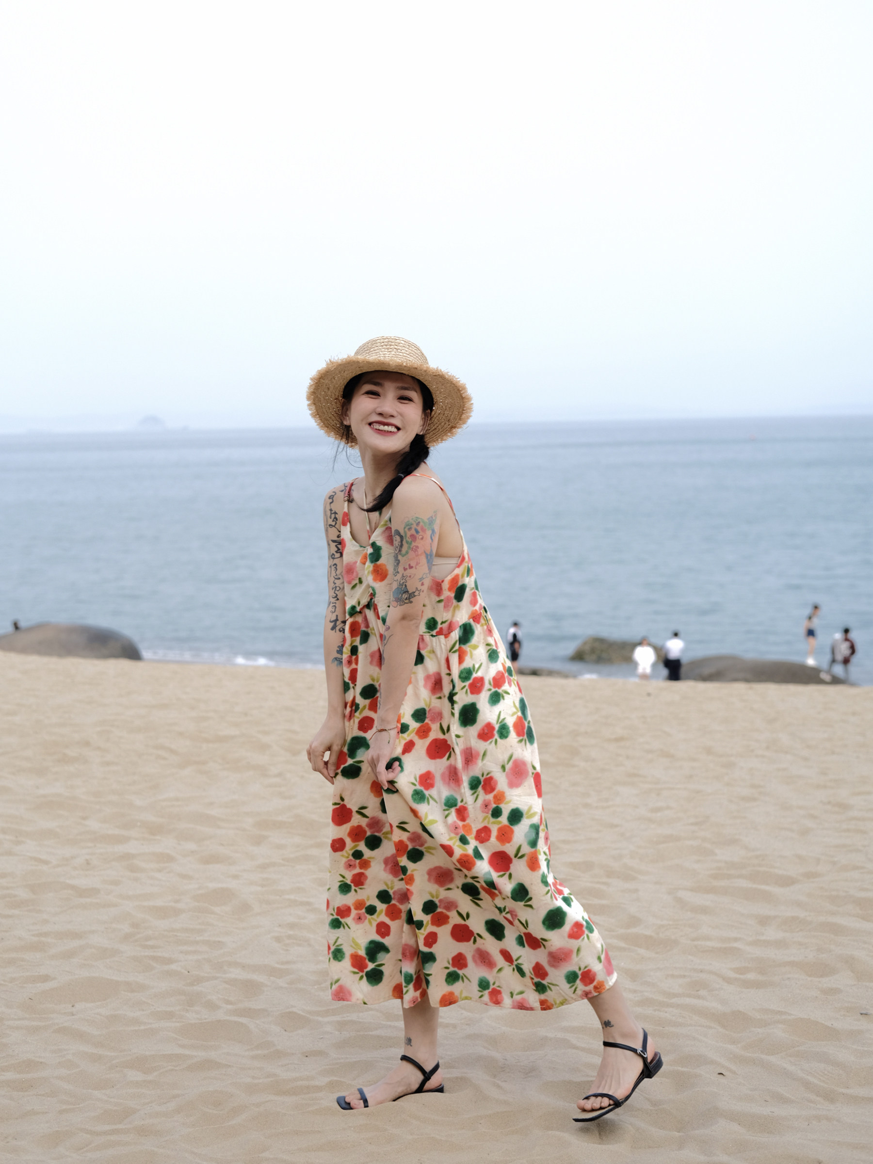 阿美商店甜美碎花吊带连衣裙