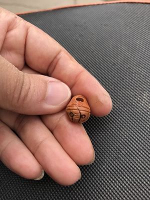 龙纹桃核雕刻野生天然饰品小铃铛婴儿挂件手串文玩 100粒包邮