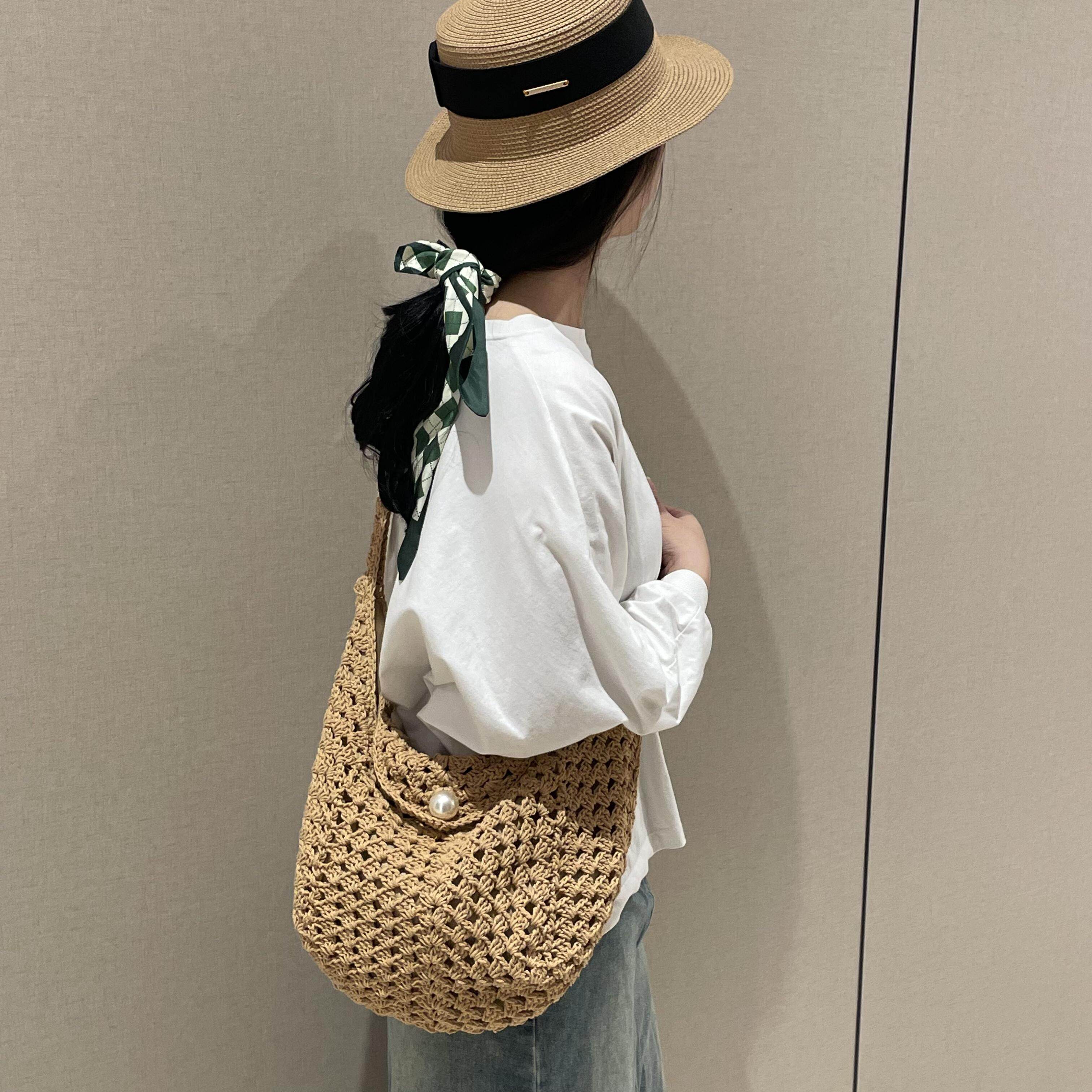 新款小众高级感针织邮差包大容量腋下红色编织包钩织斜挎单肩女包