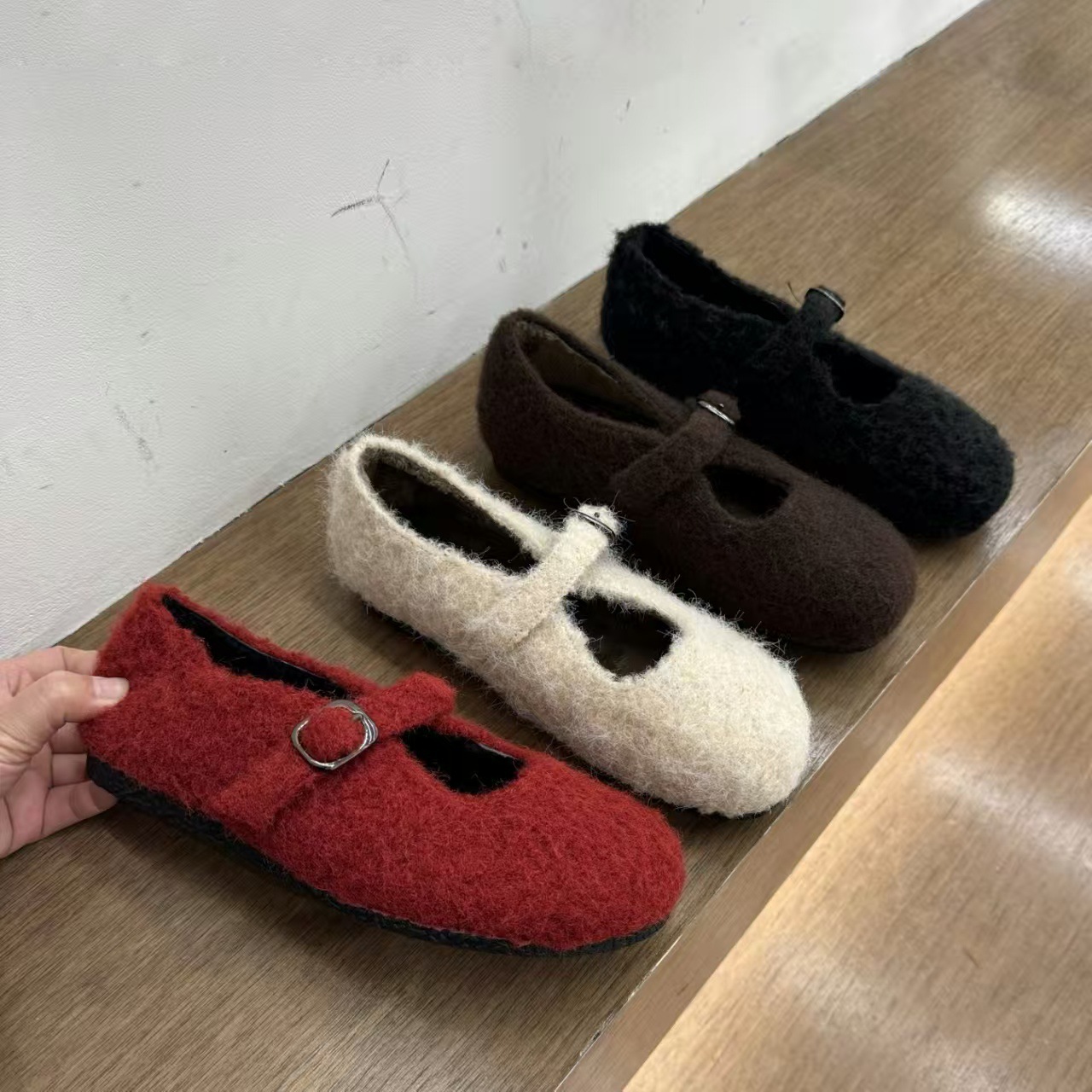 法式少女玛丽珍鞋2025新款复古平底红鞋子一字扣加绒毛呢豆豆鞋女