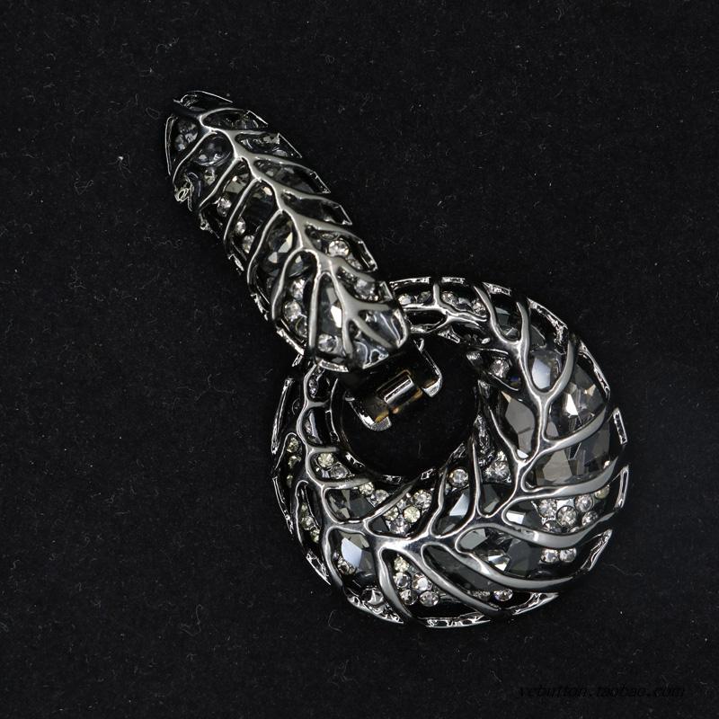 镂空大衣皮草裘皮纽扣鸭嘴配饰