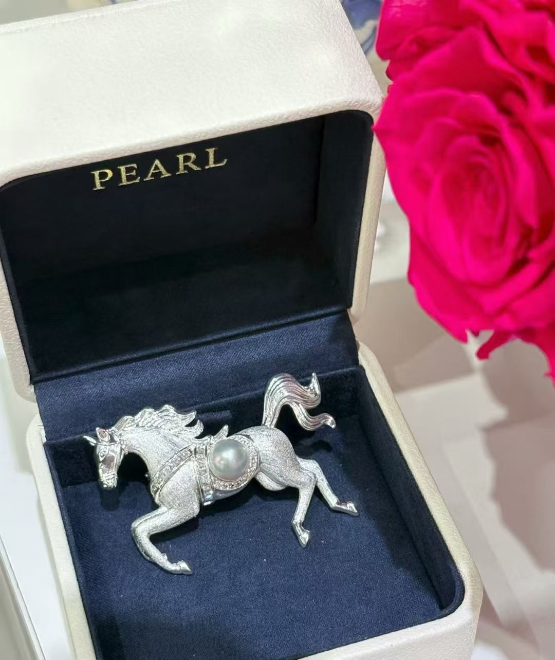 2025新款爆款高级感胸针女款天然淡水珍珠马上有钱天然海水珍珠