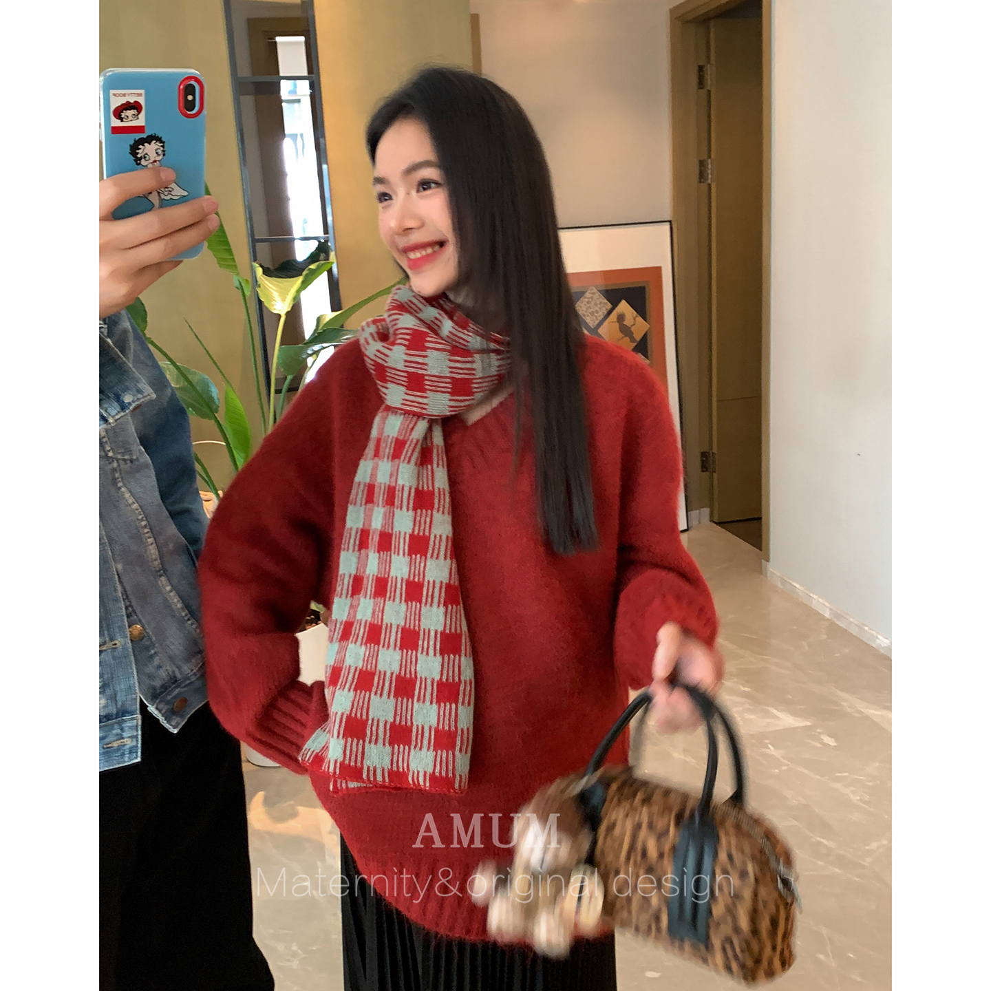 ◆AMUM孕妇装◆枫色篇章~新年氛围感格纹围巾红色V领宽松套头毛衣