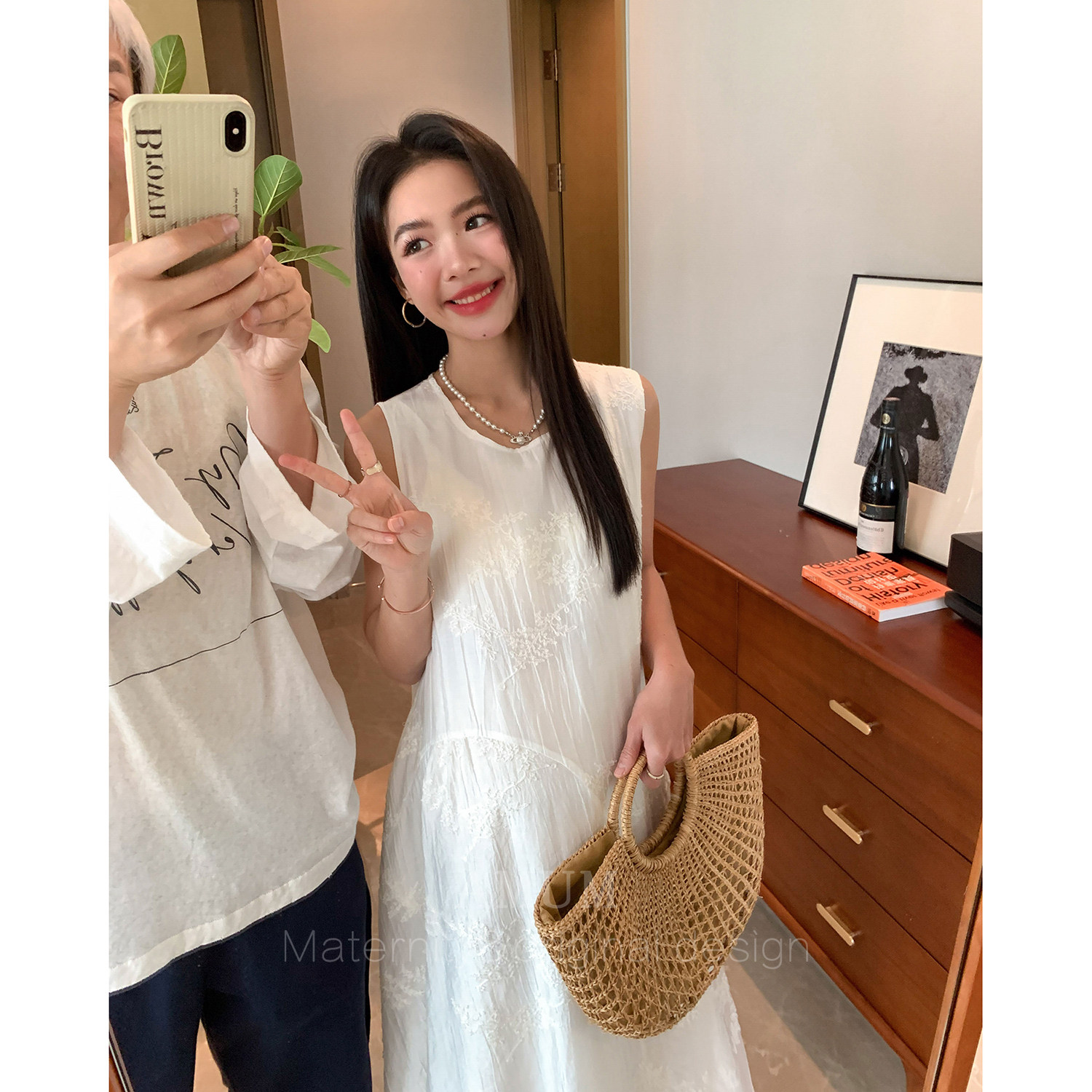 ◆AMUM孕妇装◆琉璃云母~温柔小白裙度假风绣花无袖背心连衣裙