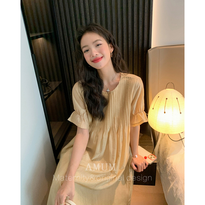 ◆AMUM孕妇装◆法风柔情~圆领压褶宽松纯色大裙摆短袖轻薄连衣裙