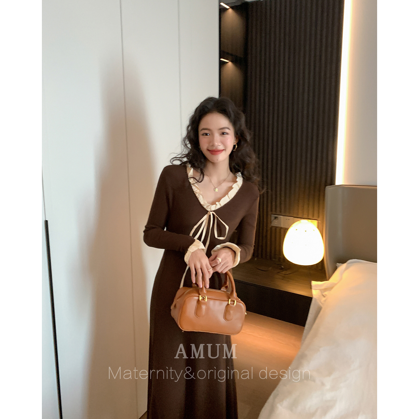 ◆AMUM孕妇装◆微妙的气质~花边V领拼接系带显瘦内搭喇叭袖连衣裙