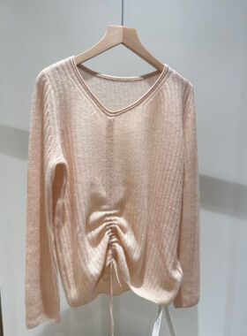 100纯羊绒肉粉不规则设计抽绳V领羊绒衫