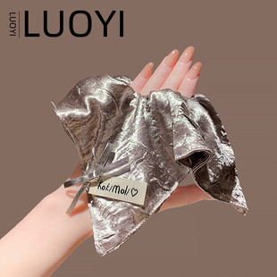 2025新款韩式亮丝布艺银色方巾发圈女低马尾发绳超大复古方形头饰