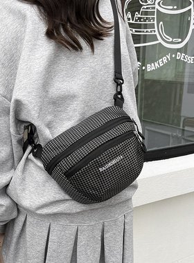 DRYWORLD潮流格子斜挎包轻便休闲包单肩通勤户外拎包防水旅游小包