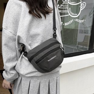 DRYWORLD潮流格子斜挎包轻便休闲包单肩通勤户外拎包防水旅游小包