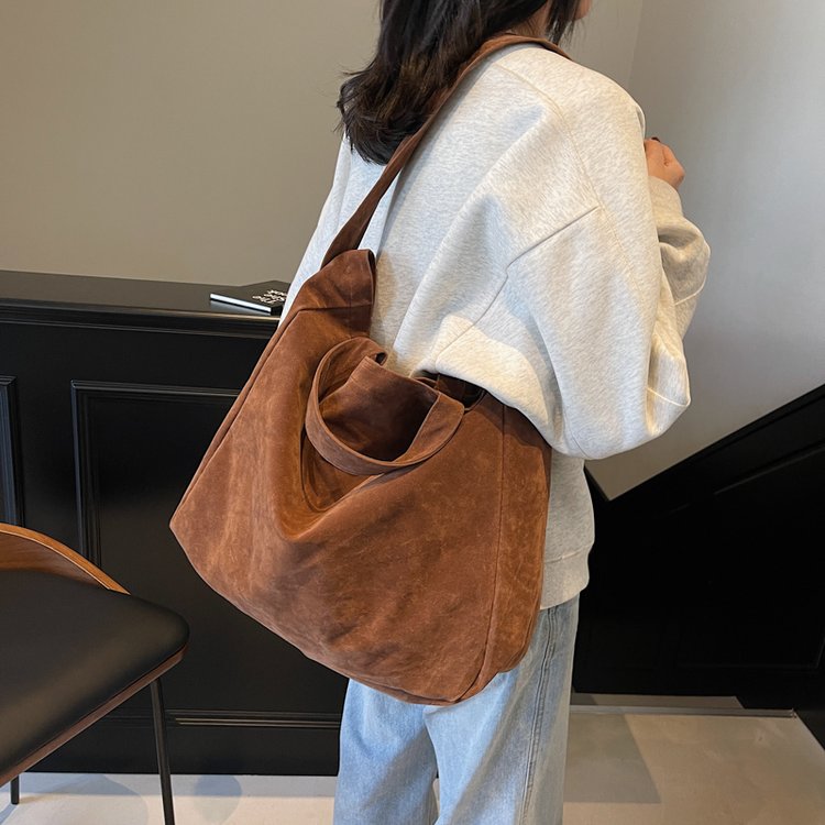 帝柏磨砂通勤大包包女2024新款冬季氛围感托特包大容量百搭斜挎包