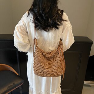 小众洋气度假风斜挎包2026新款海边出片草编包简约气质女士单肩包