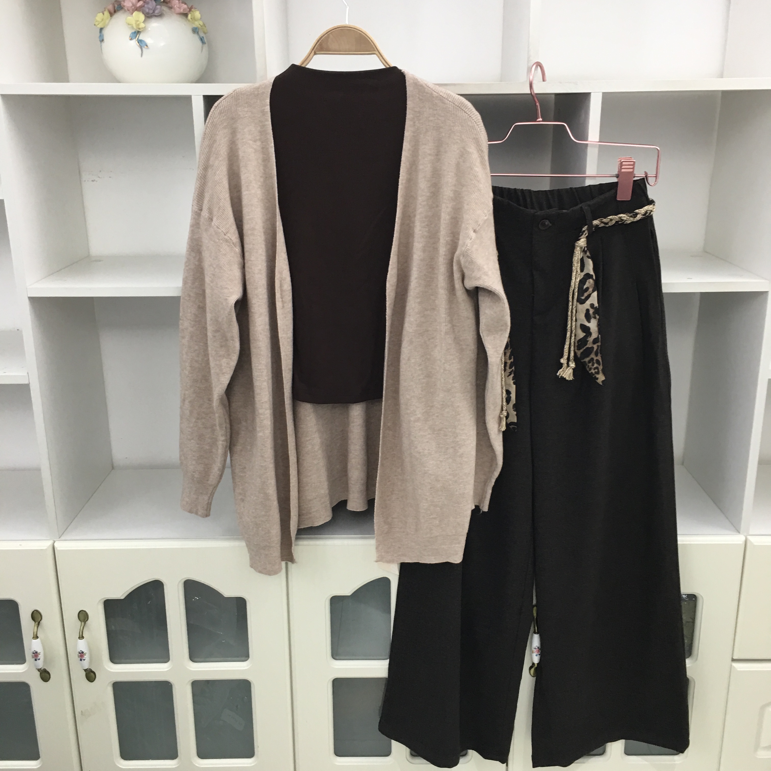 中长款毛线开衫+毛呢西装阔腿裤