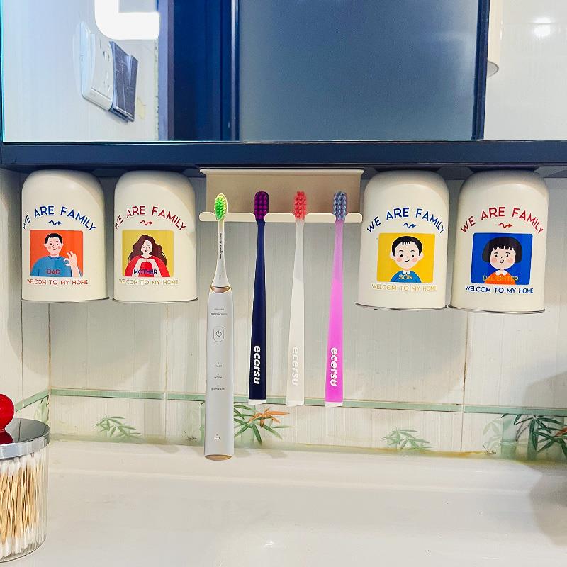 新疆包邮磁吸太空铝牙刷挂架镜柜底家庭浴室免打孔一家三口四口牙